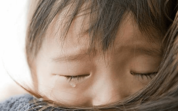 一岁半宝宝理发就哭闹，有没有好的解决办法？