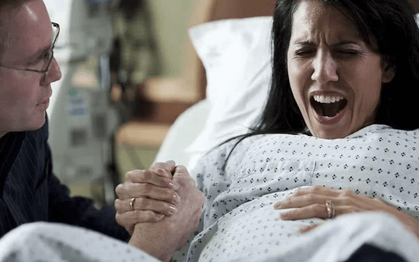 孕妇规律宫缩后生产时间不尽相同，3大症状预示要分娩