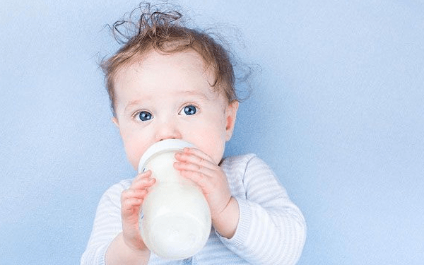 宝宝奶粉过敏治疗攻略，及时转奶才是关键！