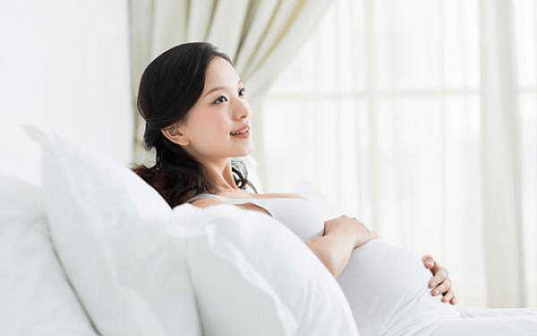 孕妇13周胎盘低置的正确卧姿？