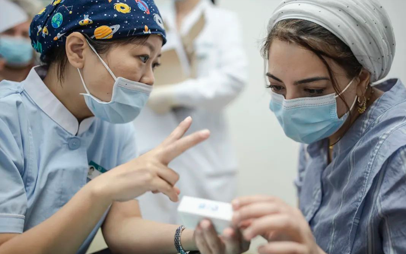 外国人在北京接种新冠疫苗
