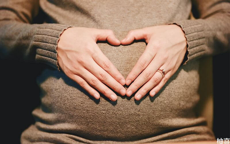 患有不孕症的女性通过试管婴儿技术成功怀孕