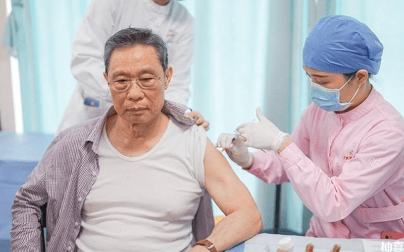 钟南山接种新冠疫苗