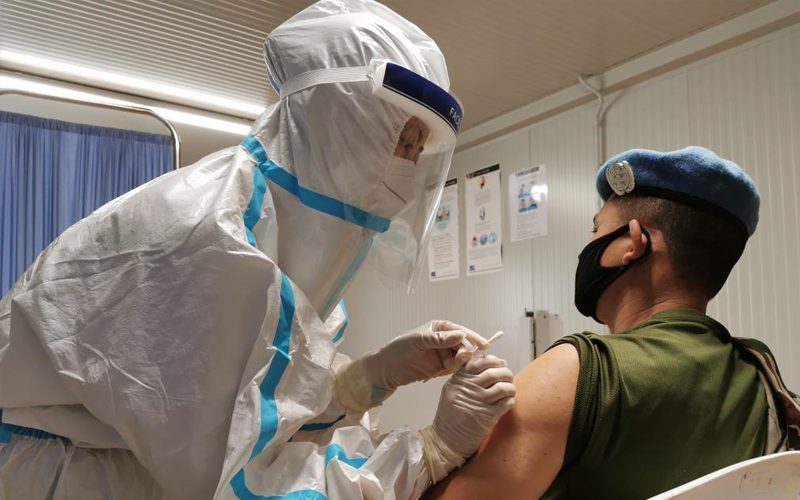 军人接种新冠疫苗