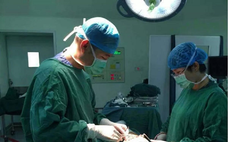 吴欢医生做胚胎移植手术