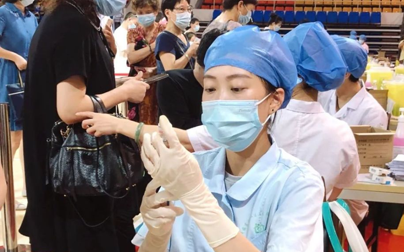 浙江金华的市民可以在网上预约接种新冠疫苗