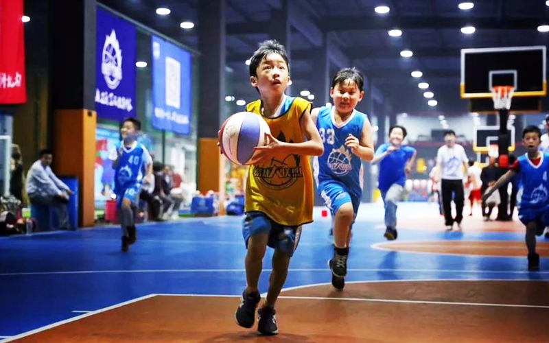 孩子参加篮球运动可以促进身高的增长
