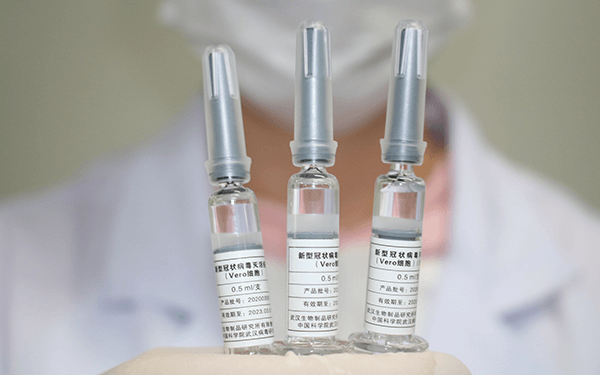 乙肝病人在抗病毒治疗期间接种新冠疫苗有不良反应吗？
