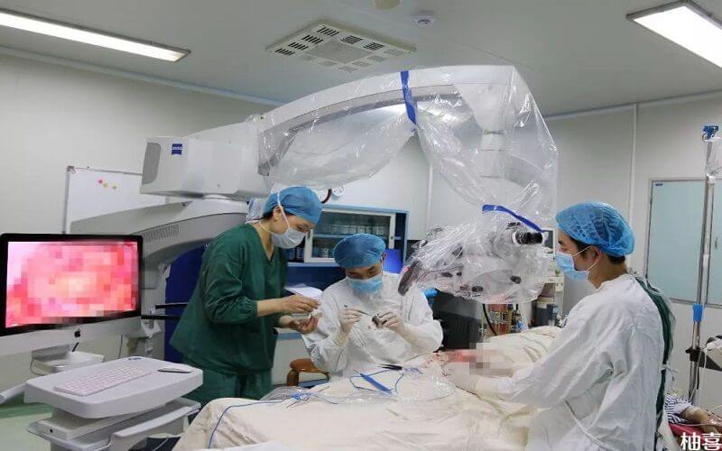 姚观昀医生做胚胎移植手术