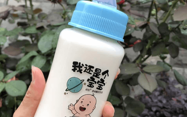 手腕怎么测试宝宝奶瓶温度？