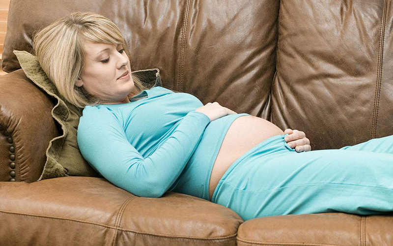 孕妇在孕期内通过合理的方法淡化妊娠纹
