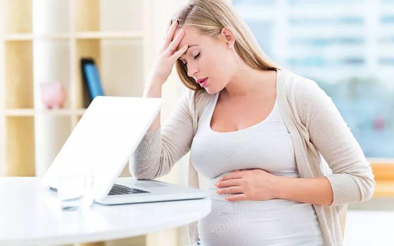 孕38周胎监不过关的孕妇在考虑是否要住院催产