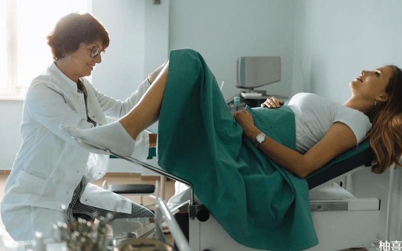 女性正在做妇科检查