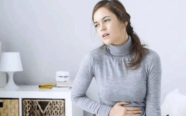 29岁女性患有卵巢癌并伴有腹部胀气会影响怀孕吗？
