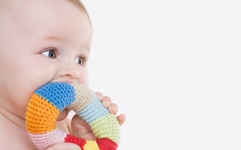预防鹅口疮对于儿童的入口用品和玩具都要保持干净卫生