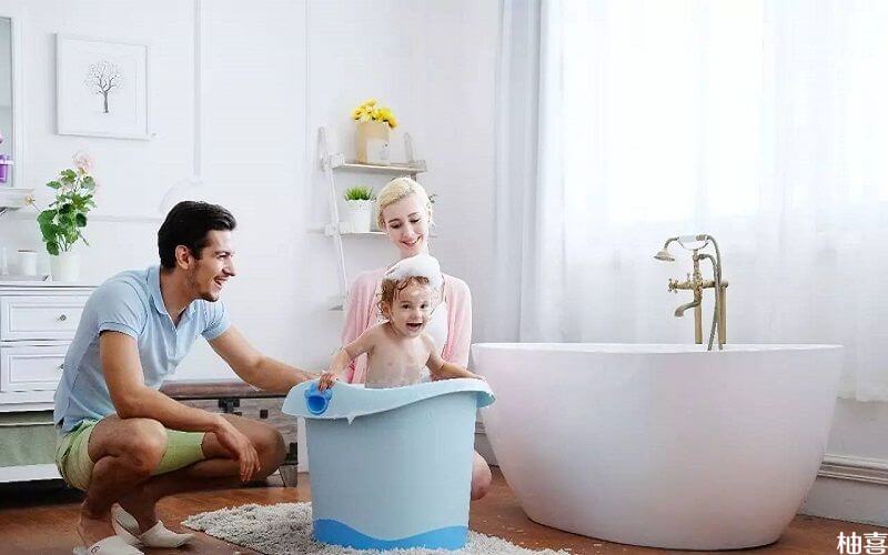 选择婴儿沐浴露品牌要结合多种因素