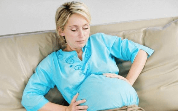 孕妇吃吲哚美辛保胎的用法用量是每日多少粒？