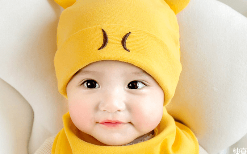 选择新生儿帽子品牌要结合多种因素