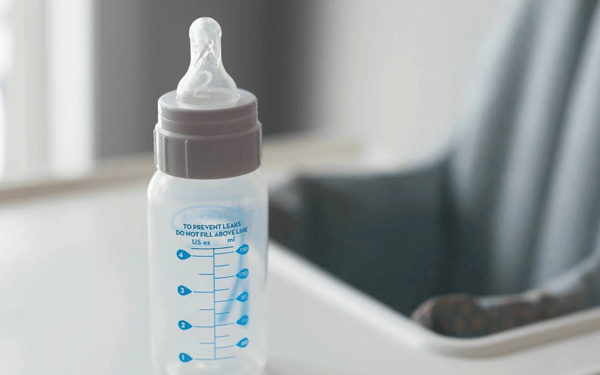 新生婴儿吃奶粉过量身体会出现哪些信号？