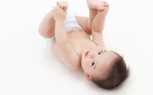 男宝宝尿布总是漏尿 ，有什么预防方法吗?