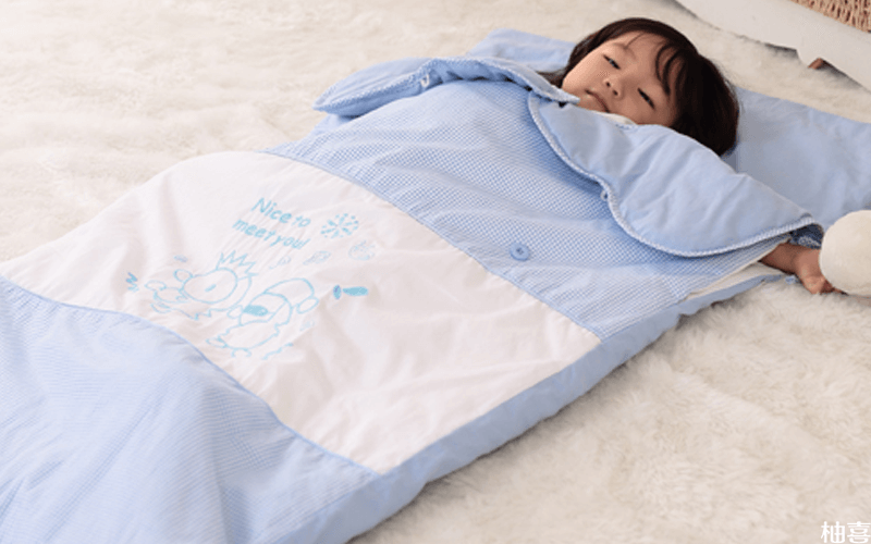 选择婴儿睡袋品牌要结合多种因素