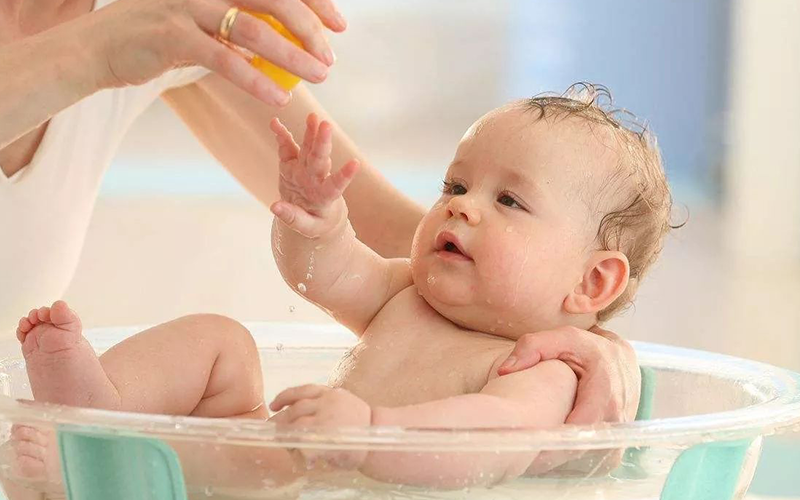 宝宝流鼻涕可用薄荷生姜水洗澡