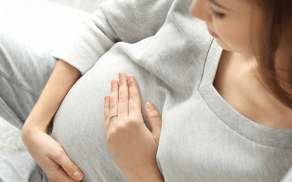 孕晚期肚子突然发硬，这种情况多久会生?