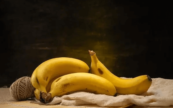 哺乳期喂奶的女性可以吃少量香蕉吗？