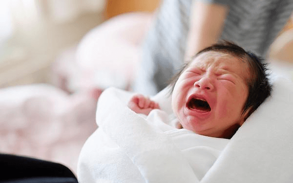 为什么很多宝妈都说千万不要对哭闹的婴儿发脾气？