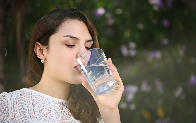验孕检测前不要喝太多水