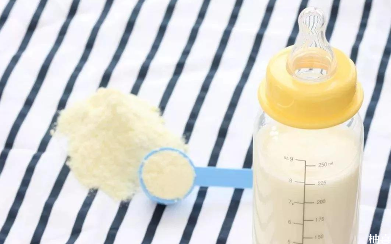 新生儿喂奶是有标准量参考的