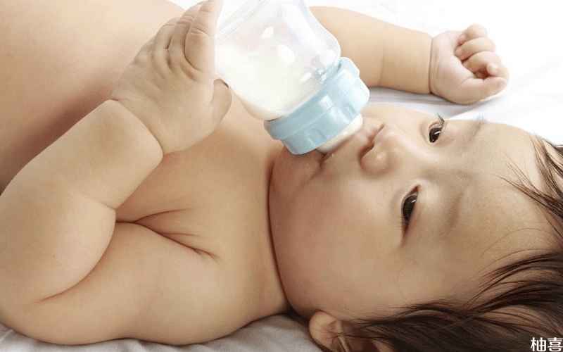 新生儿喂奶标准