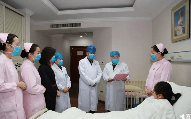 广西区妇幼保健院医生和护士