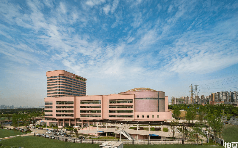 四川大学华西第二医院外景照