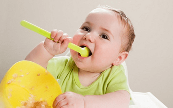 请有经验的宝妈们分享下宝宝第一口辅食怎么吃?