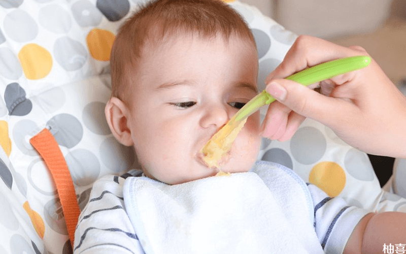 厌奶期可以给宝宝添加辅食