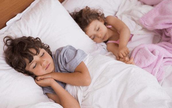 宝宝的睡觉方式大有讲究，5种错误图解最好了解一下