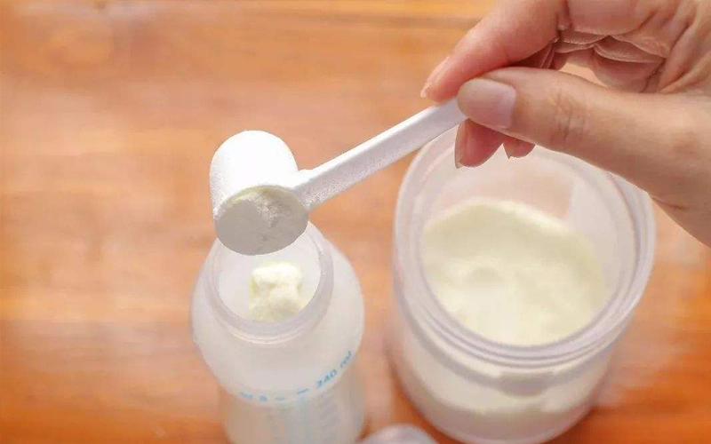 由于奶粉导致的不拉大便需要更换奶粉
