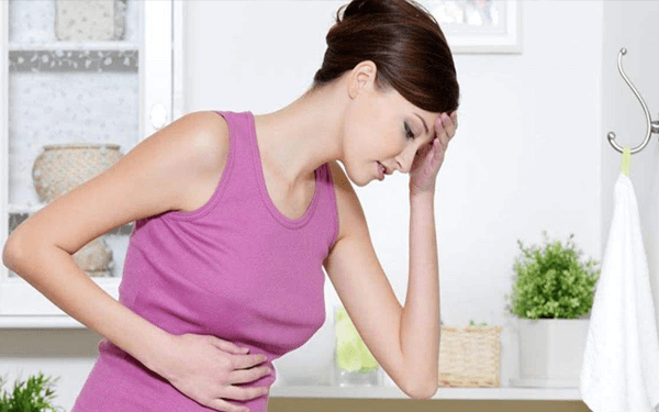 胚胎着床痛一般是小腹两侧疼还是中间疼？