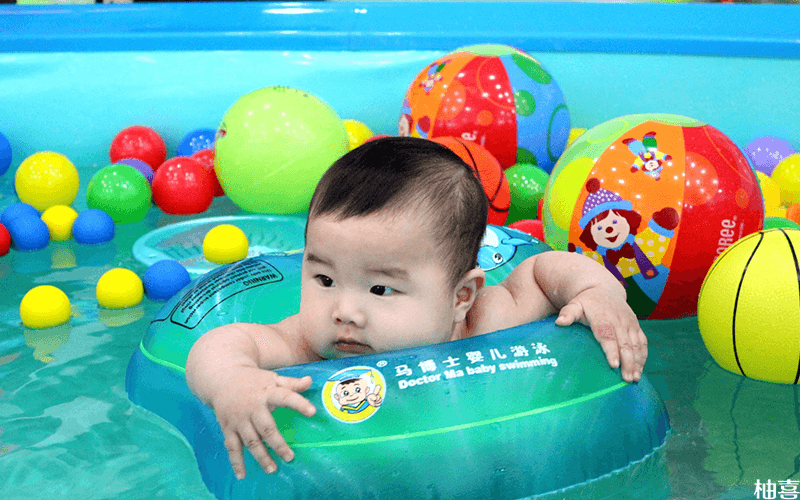 3个月婴儿游泳适合用的泳圈