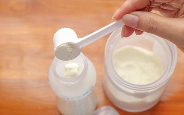完全水解奶粉十大品牌汇总，挑选对才能让宝宝躲开小敏感