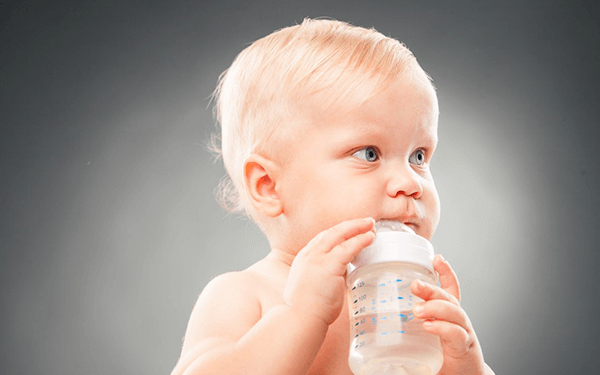 3个月大的婴儿轻微水中毒应该如何科学处理?