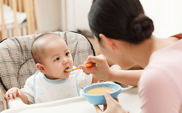 宝宝的辅食什么时候可以开始吃烂面条?