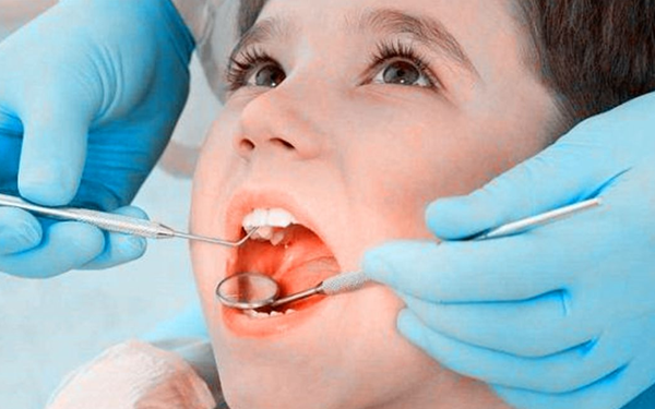 孩子还是在最佳时间换牙好，过早或过晚对牙齿都有危害