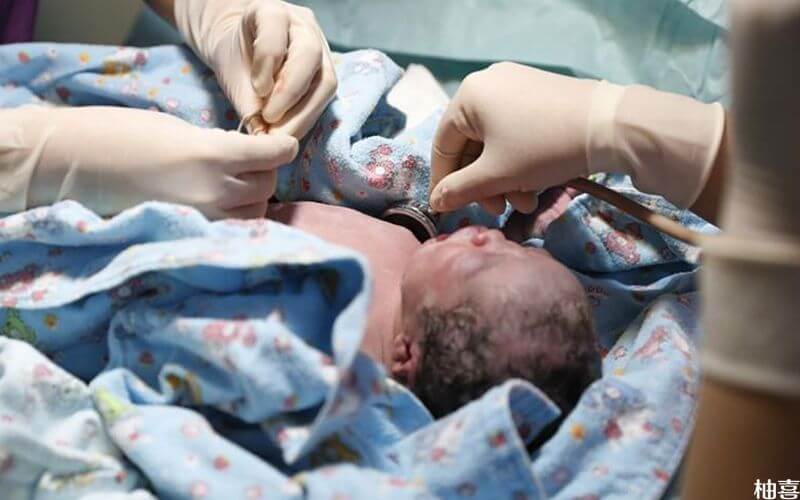 超过42周出生的婴儿为过期产儿