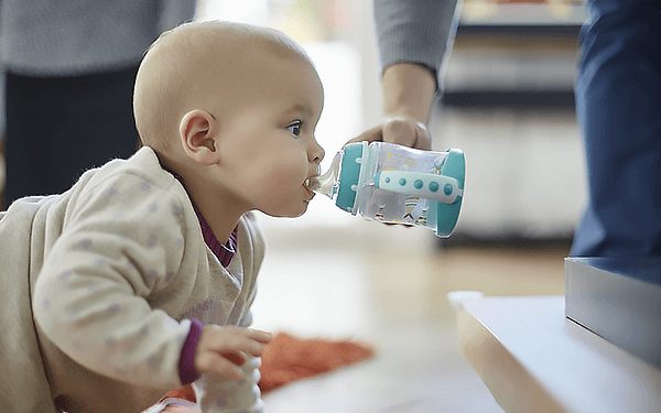 为什么儿科医生都不建议给母乳喂养的宝宝喝水?