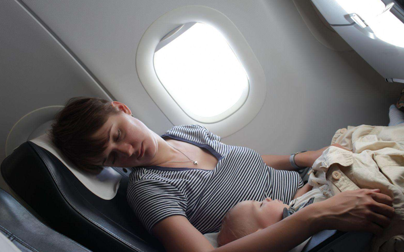 一般一个航班上只允许18个婴儿登机