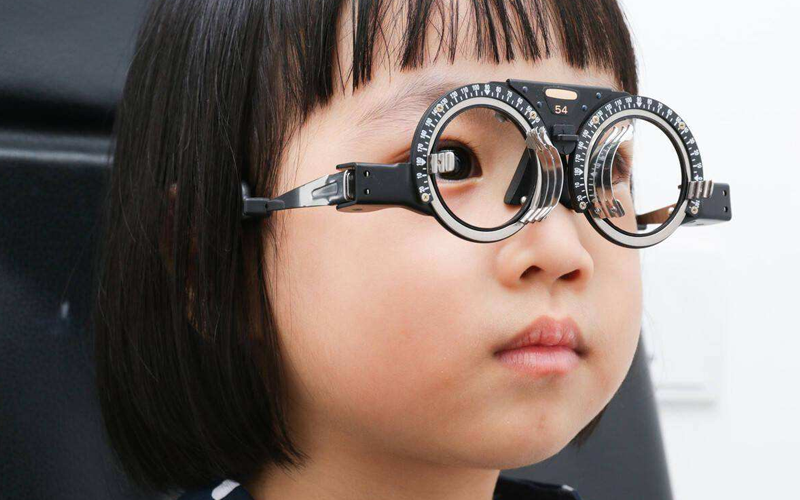 儿童不能做近视手术矫正视力