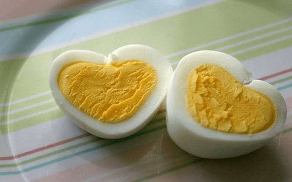 六个月的婴儿蛋黄吃法是每天吃四分之一吗？
