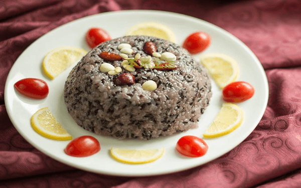 5个多月的孕妇可以吃一些加入糯米的八宝饭吗？